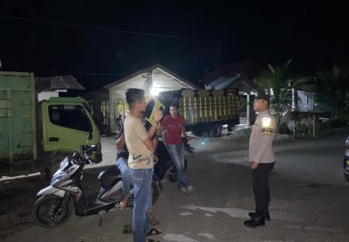 BHABINKAMTIBMAS POLSEK KUALA BATEE POLRES ABDYA GELAR PATROLI PADA MALAM HARI DAN SAMBANG WARGA SERTA MEMBERI PESAN-PESAN KAMTIBMAS KEPADA MASYARAKAT GUNA ANTIPASI GUANTIBMAS BHABINKAMTIBMAS POLSEK KUALA BATEE POLRES ABDYA GELAR PATROLI PADA MALAM HARI DAN SAMBANG WARGA SERTA MEMBERI PESAN-PESAN KAMTIBMAS KEPADA MASYARAKAT GUNA ANTIPASI GUANTIBMAS