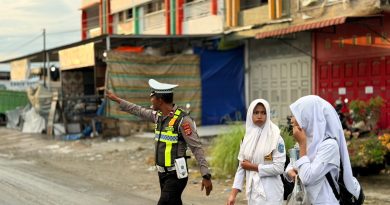 Ciptakan Kamseltibcar Lantas Yang Tertib Dan Lancar, Personel Sat Lantas Polres Abdya gelar Strongpoint Pagi Di Depan Sekolah Dan Titik Rawan Kemacetan Ciptakan Kamseltibcar Lantas Yang Tertib Dan Lancar, Personel Sat Lantas Polres Abdya gelar Strongpoint Pagi Di Depan Sekolah Dan Titik Rawan Kemacetan