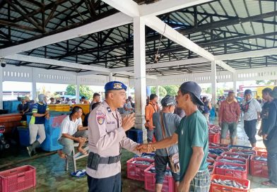Guna Teciptanya Situasi yang aman dan Nyaman bagi Nelayan dan Masyarakat, Personel Satpolairud Polres Abdya Gelar Patroli dan sambang nelayan di TPI Ujung Serangga dan Pesisir Pantai Guna Teciptanya Situasi yang aman dan Nyaman bagi Nelayan dan Masyarakat, Personel Satpolairud Polres Abdya Gelar Patroli dan sambang nelayan di TPI Ujung Serangga dan Pesisir Pantai