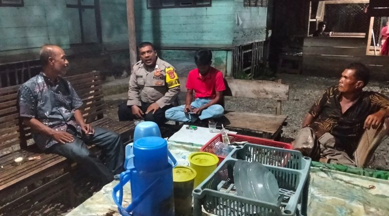 Guna Antisipasi Guantibmas Di Wilkum Polsek Manggeng, Bhabinkamtibmas Polsek Manggeng Polres Aceh Barat Daya Gelar Patroli Malam dan Sambang Warga Serta Beri Pesan-Pesan Kamtibmas