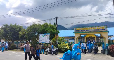 Personil Polsek Kuala Bate Polres Abdya gelar Strongpoint Dan Gatur Lalu Lintas Di Depan Sekolah Guna Terciptanya Kamseltibcar Lantas
