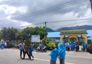Personil Polsek Kuala Bate Polres Abdya gelar Strongpoint Dan Gatur Lalu Lintas Di Depan Sekolah Guna Terciptanya Kamseltibcar Lantas