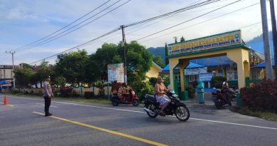 Guna Terciptanya Kamseltibcar Lantas Bagi Anak Sekolah dan Pengguna Jalan, Pesonel Polsek Kuala Bate Polres Abdya Gelar Strongpoint dan Gaturlalin di depan Sekolah