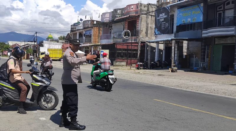 Guna Terciptanya Kamseltibcar Lantas Bagi Anak Sekolah dan Pengguna Jalan, Pesonel Polsek Susoh Polres Abdya Laksanakan Strongpoint dan Gaturlalin di depan Sekolah