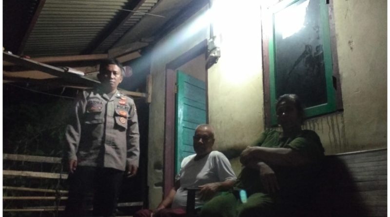 Bhabinkamtibmas Polsek Blangpidie Polres Abdya Laksanakan Patroli Malam dan Sambang Warga, Antisipasi Bencana Alam dan Guantibmas Bhabinkamtibmas Polsek Blangpidie Polres Abdya Laksanakan Patroli Malam dan Sambang Warga, Antisipasi Bencana Alam dan Guantibmas
