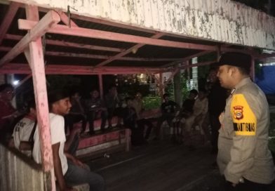 Bhabinkamtibmas Polsek Susoh Polres Abdya Gelar Kegiatan Patroli malam dan Sambang Warga Guna Memastikan Tidak Adanya Guantibmas Pada Siang Bhabinkamtibmas Polsek Susoh Polres Abdya Gelar Kegiatan Patroli malam dan Sambang Warga Guna Memastikan Tidak Adanya Guantibmas Pada Siang