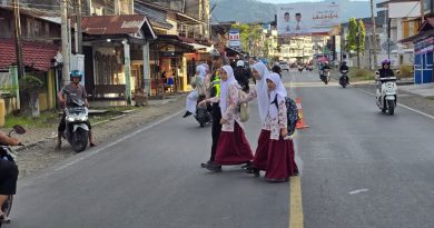 Ciptakan Kamseltibcar Lantas Yang Aman dan Tertib, Satlantas Polres Abdya Gelar Strongpoint Pagi Di Depan Sekolah Dan Titik Rawan Kemacetan Ciptakan Kamseltibcar Lantas Yang Aman dan Tertib, Satlantas Polres Abdya Gelar Strongpoint Pagi Di Depan Sekolah Dan Titik Rawan Kemacetan