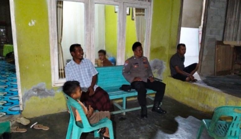 Bhabinkamtibmas Polsek Blangpidie Polres Abdya Laksanakan Patroli Malam dan Sambang Warga, Antisipasi Bencana Alam dan Guantibmas Bhabinkamtibmas Polsek Blangpidie Polres Abdya Laksanakan Patroli Malam dan Sambang Warga, Antisipasi Bencana Alam dan Guantibmas