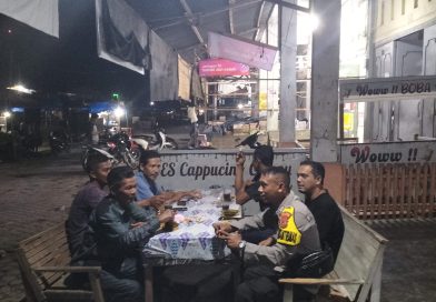 Bhabinkamtibmas Polsek Tangan-Tangan Polres Abdya Gelar Patroli dan Sambang Warga Pada Malam Hari Serta Beri Pesan-Pesan Kamtibmas Kepada Masyarakat Guna Antipasi Guantibmas Bhabinkamtibmas Polsek Tangan-Tangan Polres Abdya Gelar Patroli dan Sambang Warga Pada Malam Hari Serta Beri Pesan-Pesan Kamtibmas Kepada Masyarakat Guna Antipasi Guantibmas