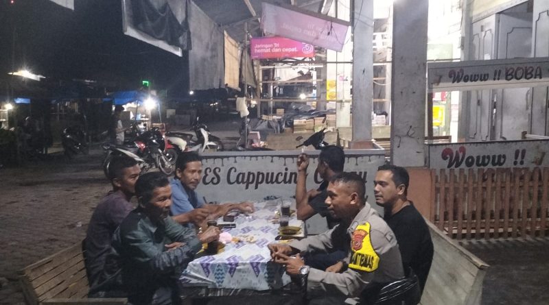 Bhabinkamtibmas Polsek Tangan-Tangan Polres Abdya Gelar Patroli dan Sambang Warga Pada Malam Hari Serta Beri Pesan-Pesan Kamtibmas Kepada Masyarakat Guna Antipasi Guantibmas Bhabinkamtibmas Polsek Tangan-Tangan Polres Abdya Gelar Patroli dan Sambang Warga Pada Malam Hari Serta Beri Pesan-Pesan Kamtibmas Kepada Masyarakat Guna Antipasi Guantibmas