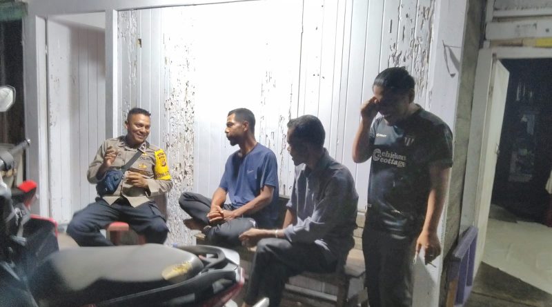 Bhabinkamtibmas Polsubsektor Lembah Sabil Polres Abdya Gelar Patroli Malam dan Sambang Warga, Antisipasi Guantibmas dan beri rasa aman Bhabinkamtibmas Polsubsektor Lembah Sabil Polres Abdya Gelar Patroli Malam dan Sambang Warga, Antisipasi Guantibmas dan beri rasa aman