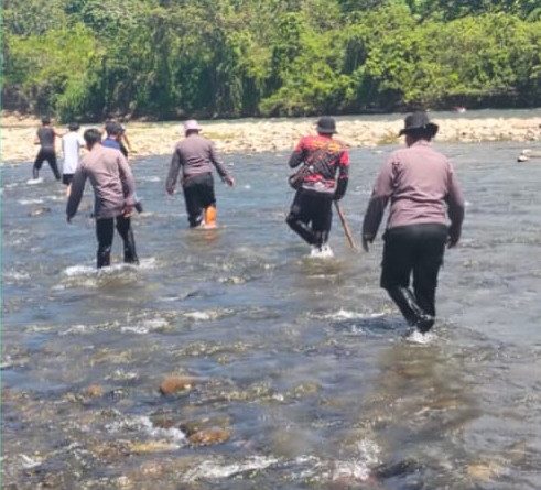 Sudah Berjalan 7 Hari, Polres Aceh Barat Daya Terus Melakukan Pencari Kepala dusun IV desa Geulumpang Payong yang Hilang di Pegunungan Sudah Berjalan 7 Hari, Polres Aceh Barat Daya Terus Melakukan Pencari Kepala dusun IV desa Geulumpang Payong yang Hilang di Pegunungan