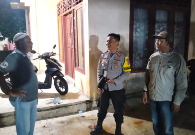 Bhabinkamtibmas Polsek Kuala Batee Polres Abdya Gelar Patroli dan Sambang Warga Pada Malam Hari Serta Pantau situasi curah hujan yang tinggi Bhabinkamtibmas Polsek Kuala Batee Polres Abdya Gelar Patroli dan Sambang Warga Pada Malam Hari Serta Pantau situasi curah hujan yang tinggi