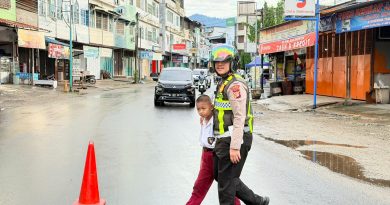 Personel Sat Lantas Polres Abdya Gelar Strongpoint Pagi di Depan Sekolah, Cegah Kemacetan Serta Bantu Anak Sekolah Nyebrang Jalan Personel Sat Lantas Polres Abdya Gelar Strongpoint Pagi di Depan Sekolah, Cegah Kemacetan Serta Bantu Anak Sekolah Nyebrang Jalan