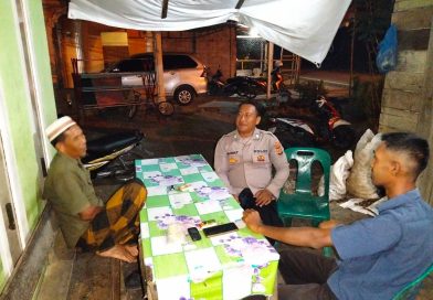 Bhabinkamtibmas Polsek Tangan-tangan Polres Abdya Gelar Patroli dan Sambang Warga Pada Malam Hari Serta Pantau situasi curah hujan yang tinggi Bhabinkamtibmas Polsek Tangan-tangan Polres Abdya Gelar Patroli dan Sambang Warga Pada Malam Hari Serta Pantau situasi curah hujan yang tinggi