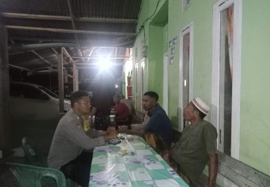 Bhabinkamtibmas Polsek Tangan-Tangan Polres Abdya Gelar Patroli dan Sambang Warga Pada Malam Hari Serta Beri Pesan-Pesan Kamtibmas Kepada Masyarakat Guna Antipasi Bencana Alam Bhabinkamtibmas Polsek Tangan-Tangan Polres Abdya Gelar Patroli dan Sambang Warga Pada Malam Hari Serta Beri Pesan-Pesan Kamtibmas Kepada Masyarakat Guna Antipasi Bencana Alam