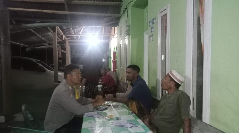 Bhabinkamtibmas Polsek Tangan-Tangan Polres Abdya Gelar Patroli dan Sambang Warga Pada Malam Hari Serta Beri Pesan-Pesan Kamtibmas Kepada Masyarakat Guna Antipasi Bencana Alam Bhabinkamtibmas Polsek Tangan-Tangan Polres Abdya Gelar Patroli dan Sambang Warga Pada Malam Hari Serta Beri Pesan-Pesan Kamtibmas Kepada Masyarakat Guna Antipasi Bencana Alam