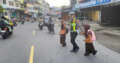 Personel Sat Lantas Polres Abdya Gelar Strongpoint Pagi di Depan Sekolah-sekolah, Cegah Kemacetan dan Bantu Anak Sekolah Nyebrang Jalan Raya Personel Sat Lantas Polres Abdya Gelar Strongpoint Pagi di Depan Sekolah-sekolah, Cegah Kemacetan dan Bantu Anak Sekolah Nyebrang Jalan Raya