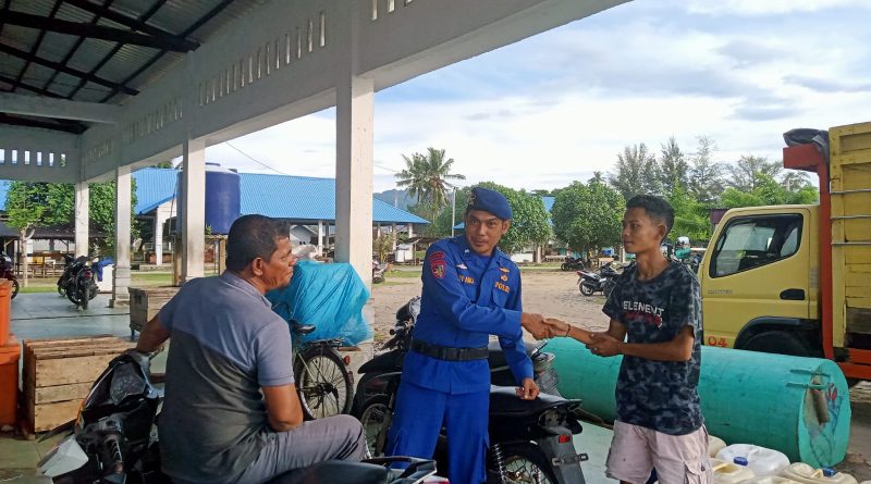 Personel Satpol Airud Polres Abdya Gelar Patroli dan Sambang Nelayan di TPI Ujung Serangga, Guna Pastikan Keselamatan dan Keamanan Personel Satpol Airud Polres Abdya Gelar Patroli dan Sambang Nelayan di TPI Ujung Serangga, Guna Pastikan Keselamatan dan Keamanan