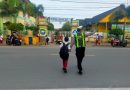 Personel Sat Lantas Polres Abdya Melaksanakan Strongpoint Pagi di Depan Sekolah-sekolah, Cegah Kemacetan dan Bantu Anak Sekolah Nyebrang Jalan Raya Personel Sat Lantas Polres Abdya Melaksanakan Strongpoint Pagi di Depan Sekolah-sekolah, Cegah Kemacetan dan Bantu Anak Sekolah Nyebrang Jalan Raya