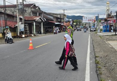 Personel Sat Lantas Polres Abdya Laksanakan Strongpoint Pagi di Depan Sekolah dan Persimpangan jalan, Cegah Kemacetan dan Bantu Anak Sekolah Nyebrang Jalan Raya Personel Sat Lantas Polres Abdya Laksanakan Strongpoint Pagi di Depan Sekolah dan Persimpangan jalan, Cegah Kemacetan dan Bantu Anak Sekolah Nyebrang Jalan Raya