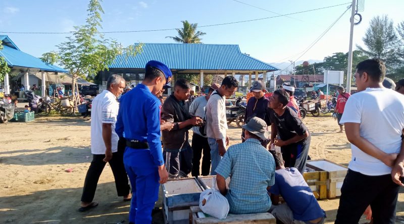 Personil Satpolairud Polres Abdya Melaksanakan Patroli dan sambang Nelayan di Pesisir Pantai Ujung Serangga Kecamatan Susoh Personil Satpolairud Polres Abdya Melaksanakan Patroli dan sambang Nelayan di Pesisir Pantai Ujung Serangga Kecamatan Susoh
