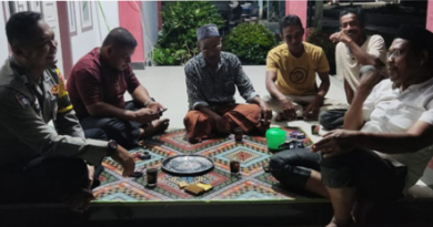 Bhabinkamtibmas Polsubsektor Setia Polres Abdya Laksanakan Patroli Malam dan Sambang Warga Bhabinkamtibmas Polsubsektor Setia Polres Abdya Laksanakan Patroli Malam dan Sambang Warga