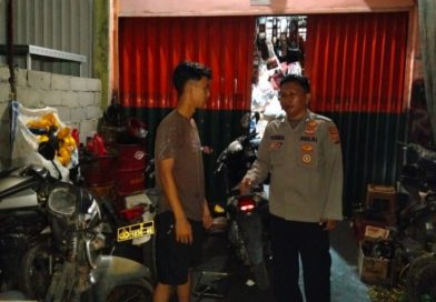 Bhabinkamtibmas Polsek Blangpidie Polres Abdya Laksanakan Patroli Malam dan Sambang Warga, Antisipasi Bencana Alam dan Guantibmas Bhabinkamtibmas Polsek Blangpidie Polres Abdya Laksanakan Patroli Malam dan Sambang Warga, Antisipasi Bencana Alam dan Guantibmas