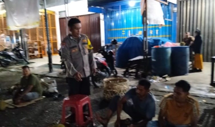 Bhabinkamtibmas Polsek Blangpidie Polres Abdya Gelar Patroli di Malam Hari dan Sambang Warga, Antisipasi Bencana Alam dan Guantibmas Bhabinkamtibmas Polsek Blangpidie Polres Abdya Gelar Patroli di Malam Hari dan Sambang Warga, Antisipasi Bencana Alam dan Guantibmas