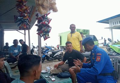 Personel Satpol Airud Polres Abdya Gelar Patroli dan Sambang Nelayan di TPI Ujung Serangga, Guna Pastikan Keselamatan dan Keamanan Personel Satpol Airud Polres Abdya Gelar Patroli dan Sambang Nelayan di TPI Ujung Serangga, Guna Pastikan Keselamatan dan Keamanan