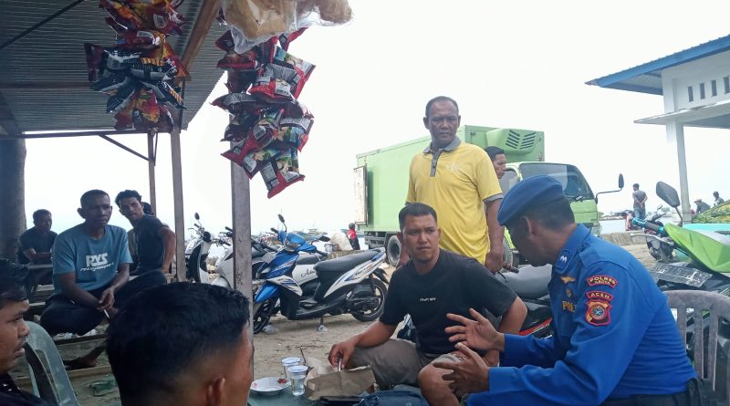 Personel Satpol Airud Polres Abdya Gelar Patroli dan Sambang Nelayan di TPI Ujung Serangga, Guna Pastikan Keselamatan dan Keamanan Personel Satpol Airud Polres Abdya Gelar Patroli dan Sambang Nelayan di TPI Ujung Serangga, Guna Pastikan Keselamatan dan Keamanan
