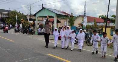 Cegah Kemacetan dan Beri Rasa Aman Bagi Anak Sekolah dan Pengguna Jalan, Pesonel Polsubsektor Lembah Sabil Gelar Strongpoint dan Gaturlalin di depan Sekolah Cegah Kemacetan dan Beri Rasa Aman Bagi Anak Sekolah dan Pengguna Jalan, Pesonel Polsubsektor Lembah Sabil Gelar Strongpoint dan Gaturlalin di depan Sekolah