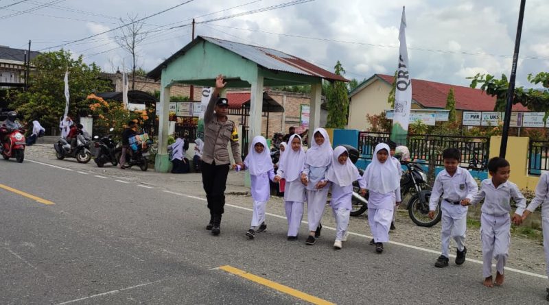 Cegah Kemacetan dan Beri Rasa Aman Bagi Anak Sekolah dan Pengguna Jalan, Pesonel Polsubsektor Lembah Sabil Gelar Strongpoint dan Gaturlalin di depan Sekolah Cegah Kemacetan dan Beri Rasa Aman Bagi Anak Sekolah dan Pengguna Jalan, Pesonel Polsubsektor Lembah Sabil Gelar Strongpoint dan Gaturlalin di depan Sekolah