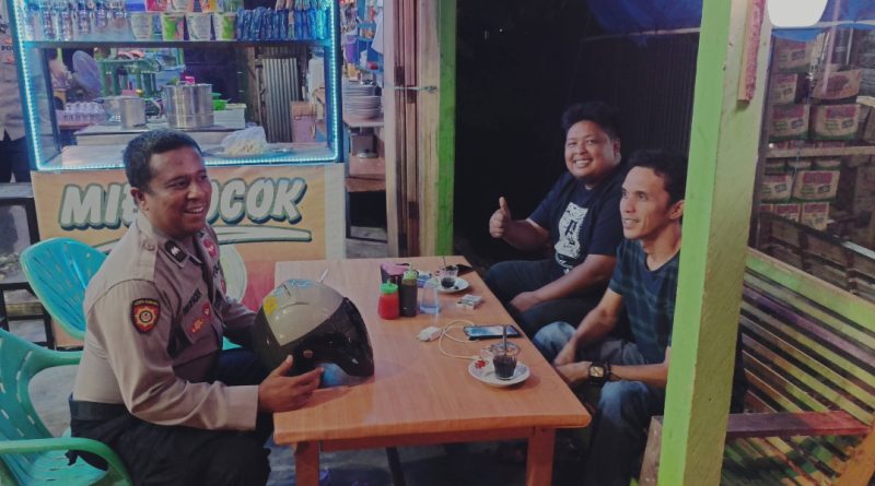 Bhabinkamtibmas Polsek Susoh Polres Abdya Gelar Kegiatan Patroli dan Sambang Warga Guna Antisipasi Guantibmas di malam Hari Bhabinkamtibmas Polsek Susoh Polres Abdya Gelar Kegiatan Patroli dan Sambang Warga Guna Antisipasi Guantibmas di malam Hari