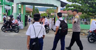 Pesonel Polsek Manggeng Gelar Strongpoint Serta Gaturlalin di depan Sekolah, Guna Cegah Kemacetan dan Beri Rasa Aman Bagi Anak Sekolah dan Pengguna Jalan Pesonel Polsek Manggeng Gelar Strongpoint Serta Gaturlalin di depan Sekolah, Guna Cegah Kemacetan dan Beri Rasa Aman Bagi Anak Sekolah dan Pengguna Jalan