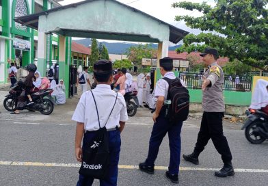 Pesonel Polsek Manggeng Gelar Strongpoint Serta Gaturlalin di depan Sekolah, Guna Cegah Kemacetan dan Beri Rasa Aman Bagi Anak Sekolah dan Pengguna Jalan Pesonel Polsek Manggeng Gelar Strongpoint Serta Gaturlalin di depan Sekolah, Guna Cegah Kemacetan dan Beri Rasa Aman Bagi Anak Sekolah dan Pengguna Jalan