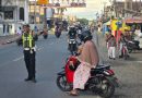 Cegah Kemacetan Serta Bantu Anak Sekolah Nyebrang Jalan Raya, Personel SatLantas Polres Abdya gelar Strongpoint Pagi di Depan Sekolah Serta Persimpangan jalan Raya Cegah Kemacetan Serta Bantu Anak Sekolah Nyebrang Jalan Raya, Personel SatLantas Polres Abdya gelar Strongpoint Pagi di Depan Sekolah Serta Persimpangan jalan Raya