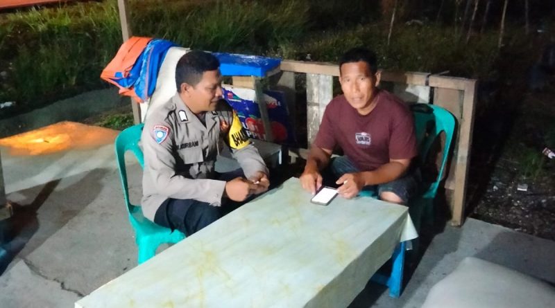Cegah Guantibmas Malam hari, Bhabinkamtibmas Polsek Manggeng, Polres Aceh Barat Daya Gelar Patroli Malam dan sambang Masyarakat serta beri pesan kamtibmas Cegah Guantibmas Malam hari, Bhabinkamtibmas Polsek Manggeng, Polres Aceh Barat Daya Gelar Patroli Malam dan sambang Masyarakat serta beri pesan kamtibmas