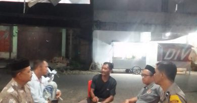 Cegah Guantibmas Malam hari, Bhabinkamtibmas Polsek Tangan-tangan, Polres Aceh Barat Daya Gelar Patroli Malam dan sambang Masyarakat serta beri pesan kamtibmas Cegah Guantibmas Malam hari, Bhabinkamtibmas Polsek Tangan-tangan, Polres Aceh Barat Daya Gelar Patroli Malam dan sambang Masyarakat serta beri pesan kamtibmas