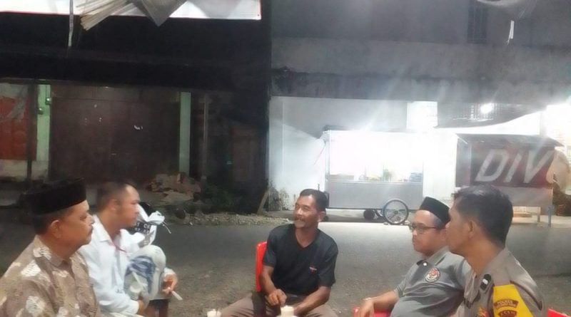 Cegah Guantibmas Malam hari, Bhabinkamtibmas Polsek Tangan-tangan, Polres Aceh Barat Daya Gelar Patroli Malam dan sambang Masyarakat serta beri pesan kamtibmas Cegah Guantibmas Malam hari, Bhabinkamtibmas Polsek Tangan-tangan, Polres Aceh Barat Daya Gelar Patroli Malam dan sambang Masyarakat serta beri pesan kamtibmas