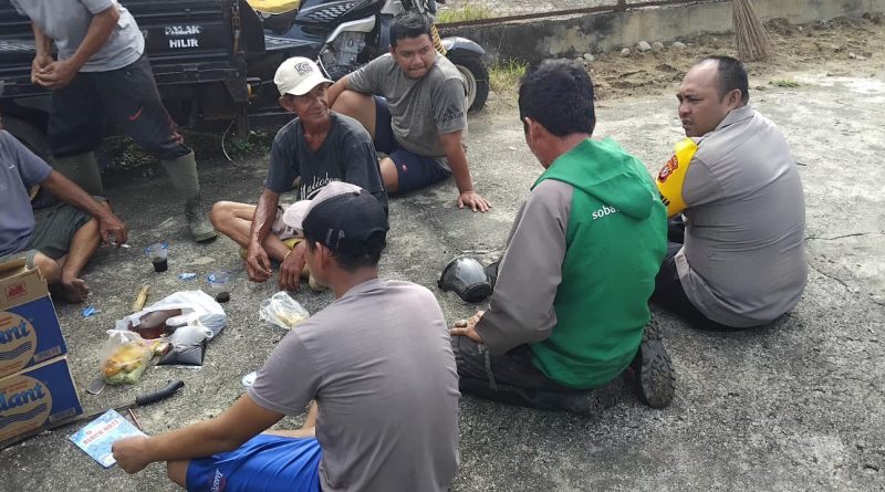 Guna Antisipasi Guantibmas Di Siang hari, Bhabinkamtibmas Polsek Susoh Polres Aceh Barat Daya Gelar Patroli Siang Serta Sambang Warga dan Beri Pesan-Pesan Kamtibmas Guna Antisipasi Guantibmas Di Siang hari, Bhabinkamtibmas Polsek Susoh Polres Aceh Barat Daya Gelar Patroli Siang Serta Sambang Warga dan Beri Pesan-Pesan Kamtibmas