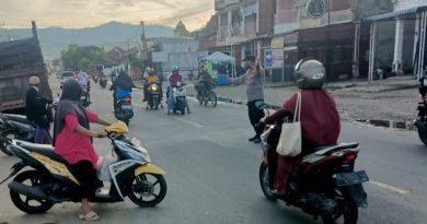Pesonel Polsek Susoh Strongpoint dan Gaturlalin di depan Sekolah, Guna Cegah Kemacetan Serta Beri Rasa Aman Bagi Anak Sekolah dan Pengguna Jalan Pesonel Polsek Susoh Strongpoint dan Gaturlalin di depan Sekolah, Guna Cegah Kemacetan Serta Beri Rasa Aman Bagi Anak Sekolah dan Pengguna Jalan