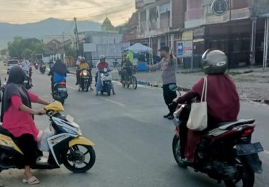 Pesonel Polsek Susoh Strongpoint dan Gaturlalin di depan Sekolah, Guna Cegah Kemacetan Serta Beri Rasa Aman Bagi Anak Sekolah dan Pengguna Jalan Pesonel Polsek Susoh Strongpoint dan Gaturlalin di depan Sekolah, Guna Cegah Kemacetan Serta Beri Rasa Aman Bagi Anak Sekolah dan Pengguna Jalan