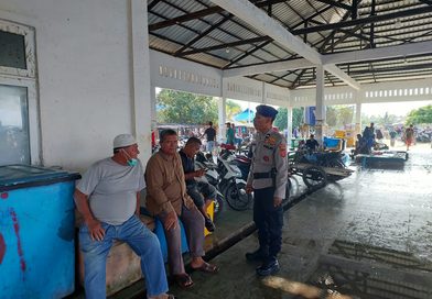 Antisipasi Guantibmas di Pantai Ujung serangga, Personel Satpolairud Polres Abdya Gelar Kegiatan Patroli dan sambang Nelayan di Pantai Ujung Serangga Antisipasi Guantibmas di Pantai Ujung serangga, Personel Satpolairud Polres Abdya Gelar Kegiatan Patroli dan sambang Nelayan di Pantai Ujung Serangga