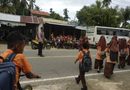 Pesonel Polsubsektor Jeumpa Gelar Kegiatan Strongpoint Bantu Anak Sekolah Nyebrang Jalan, Guna Cegah Kemacetan Serta Beri Rasa Aman Bagi Anak Sekolah dan Pengguna Jalan Pesonel Polsubsektor Jeumpa Gelar Kegiatan Strongpoint Bantu Anak Sekolah Nyebrang Jalan, Guna Cegah Kemacetan Serta Beri Rasa Aman Bagi Anak Sekolah dan Pengguna Jalan