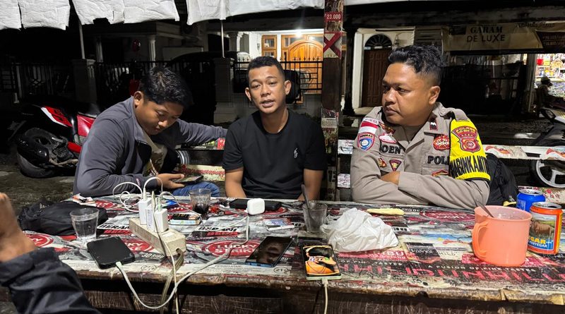 Antisipasi Guantibmas dan Kejahatan Malam, Bhabinkamtibmas Polsubsektor Setia Polres Abdya Gelar Kegiatan Rutin Patroli Malam dan Sambang Warga Serta Beri Pesan-Pesan Kamtibmas Antisipasi Guantibmas dan Kejahatan Malam, Bhabinkamtibmas Polsubsektor Setia Polres Abdya Gelar Kegiatan Rutin Patroli Malam dan Sambang Warga Serta Beri Pesan-Pesan Kamtibmas