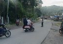 Pesonel Polsek Babahrot Gelar Kegiatan Strongpoint Bantu Anak Sekolah Nyebrang Jalan, Guna Cegah Kemacetan Serta Beri Rasa Aman Bagi Anak Sekolah dan Pengguna Jalan Pesonel Polsek Babahrot Gelar Kegiatan Strongpoint Bantu Anak Sekolah Nyebrang Jalan, Guna Cegah Kemacetan Serta Beri Rasa Aman Bagi Anak Sekolah dan Pengguna Jalan