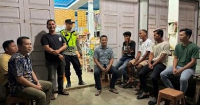 Bhabinkamtibmas Polsubsektor Setia Gelar Patroli Malam, Imbau Masyarakat Waspada Curah Hujan Tinggi di Abdya Bhabinkamtibmas Polsubsektor Setia Gelar Patroli Malam, Imbau Masyarakat Waspada Curah Hujan Tinggi di Abdya