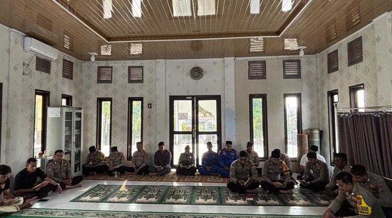 Perkuat Iman Lewat Membaca Yasin dan BerDzikir, Personel Polres Abdya Laksanakan Binrohtal Rutin Setiap Hari Kamis Perkuat Iman Lewat Membaca Yasin dan BerDzikir, Personel Polres Abdya Laksanakan Binrohtal Rutin Setiap Hari Kamis