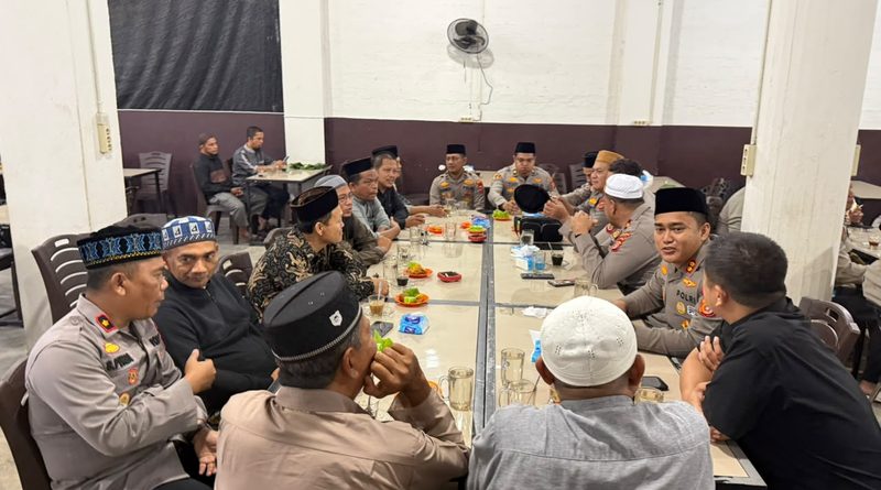 Hangat dan Akrab, Kapolres Abdya Ngopi Pagi Bersama Tokoh Agama dan Tokoh Masyarakat Abdya Hangat dan Akrab, Kapolres Abdya Ngopi Pagi Bersama Tokoh Agama dan Tokoh Masyarakat Abdya